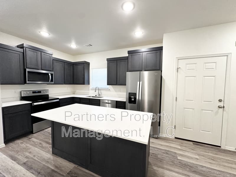 Fayetteville Condo: 821 South Benchmark Lane - 2