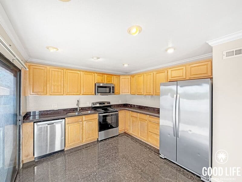 La Jolla Townhome: 8013 Caminito Gianna