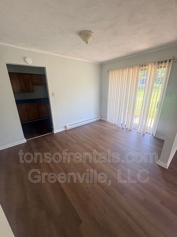 Spartanburg House: 293 Dogwood Club Road