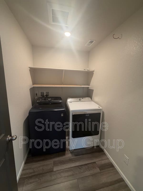 Brighton House: 5117 Buckwheat Road