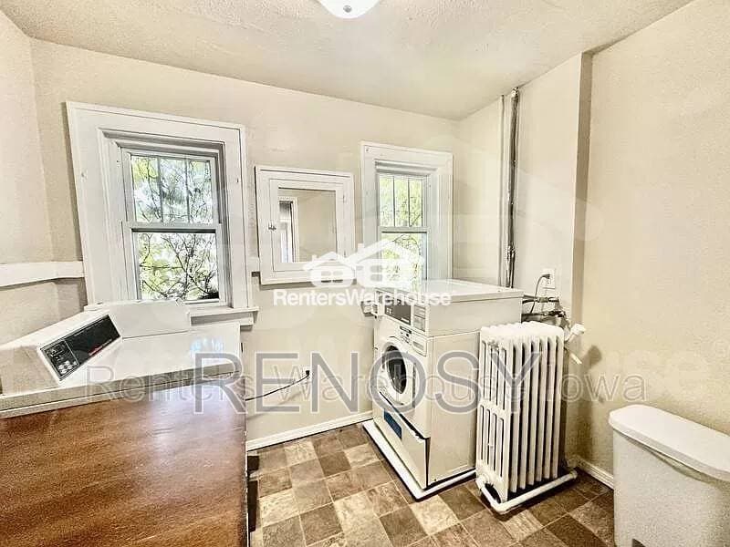 Des Moines Condo: 2300 Beaver Ave