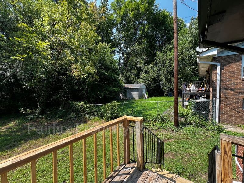 Durham House: 2308 Nebo St