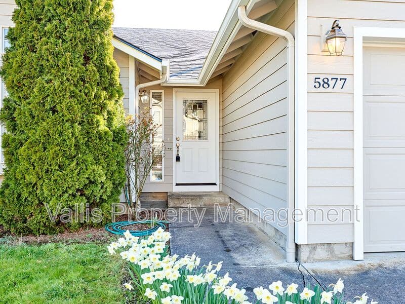 Salem House: 5877 Cobalt Loop Southeast