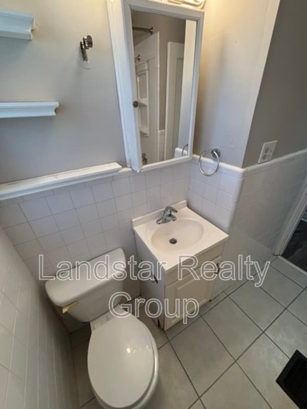 Louisville House: 1105 Berry Blvd