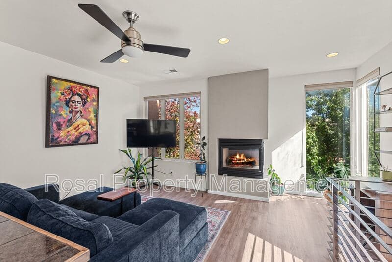 Albuquerque Townhome: 405 Ridge Place NE