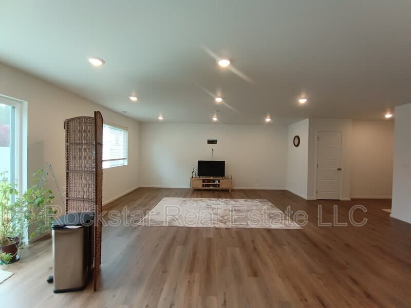 Spokane House: 109 W Goldenrod Ave