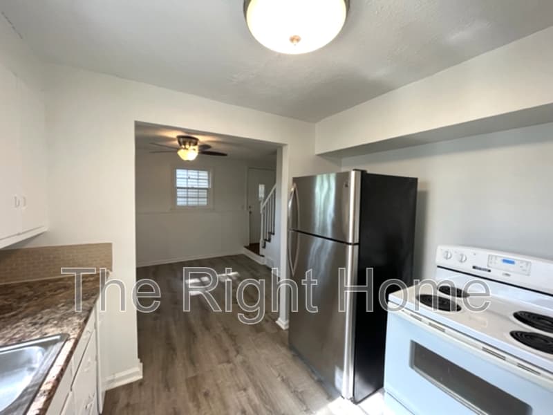 Omaha House: 6749 N 34th St