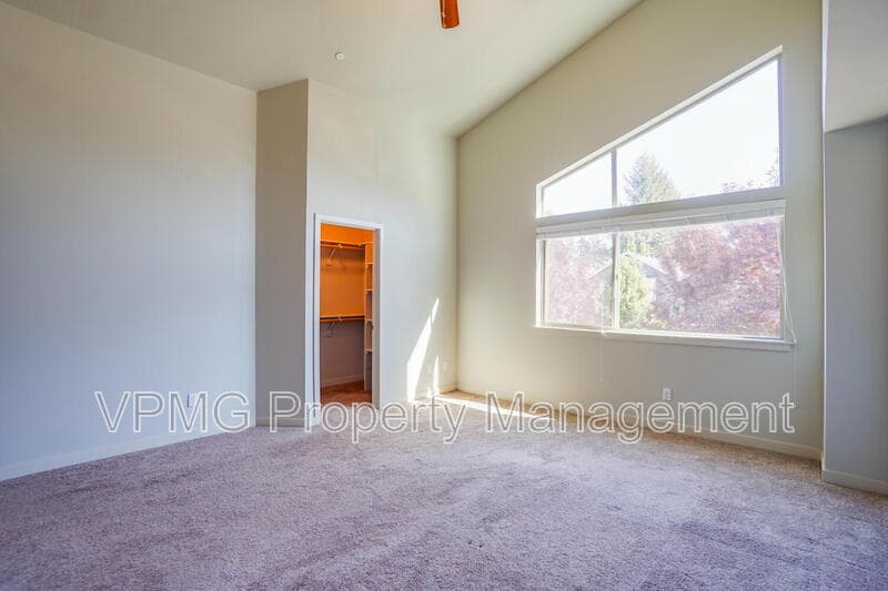 Ridgefield Townhome: 187 North 44th Place