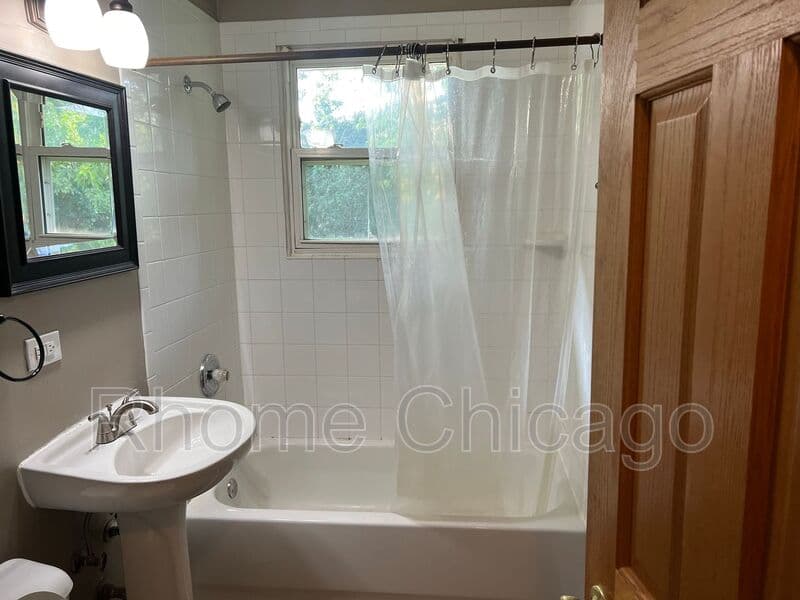 Carol Stream House: 564 Chippewa Trail