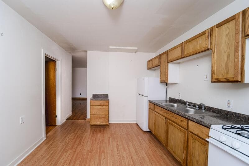 Troy Condo: 3 115th Street - 7