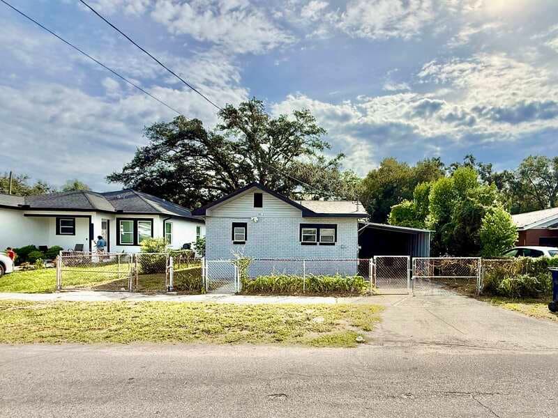 Tampa House: 8213 North Elmer Street