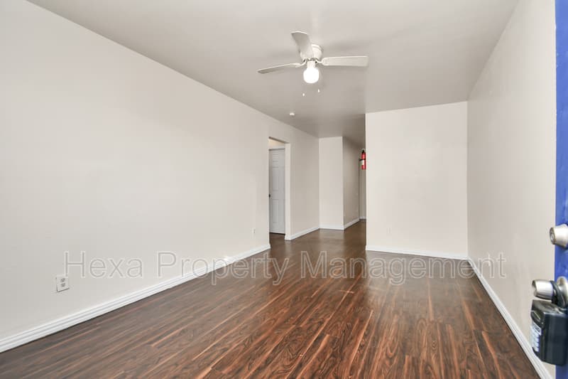 Houston Condo: 4207 Phlox St