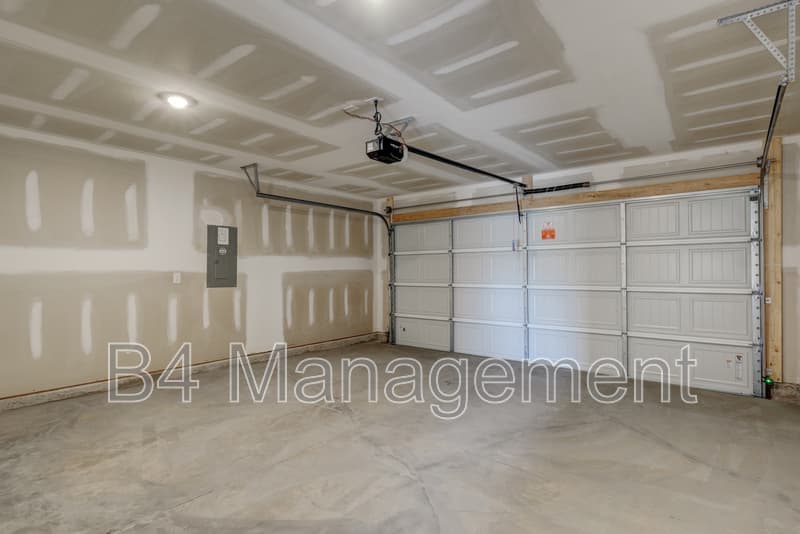Boiling Springs House: 4134 Springshire Ln