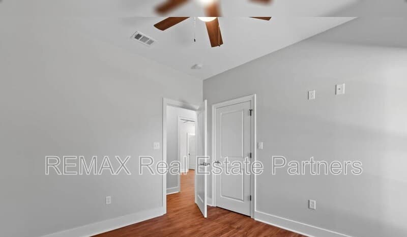 Sumrall House: 43 Dearman Rd
