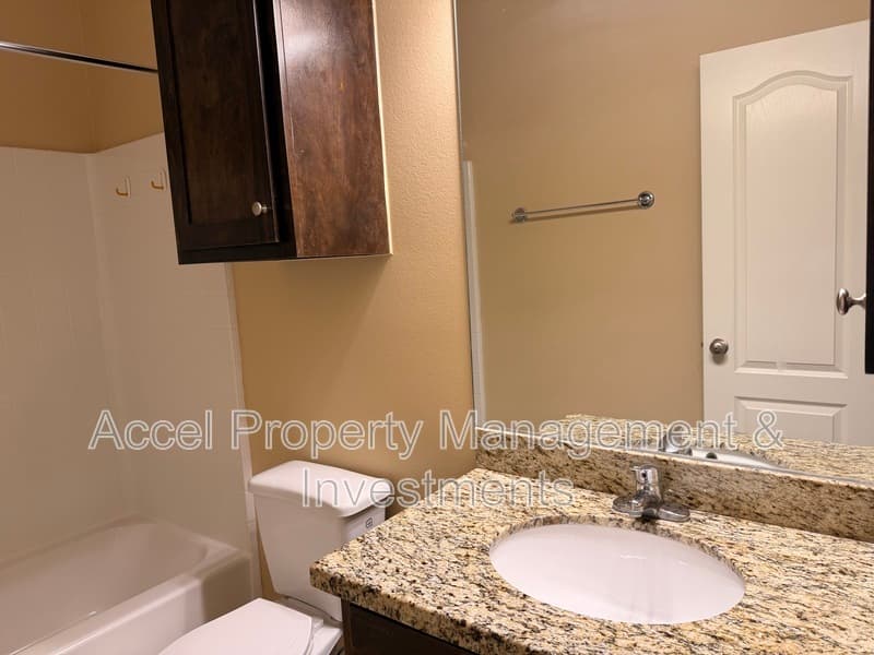 Alton Condo: 2600 E Garfield