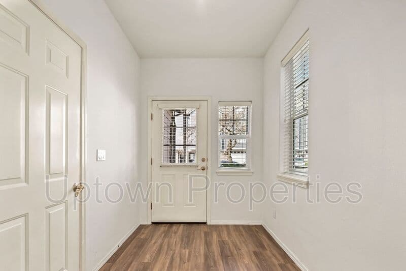 Tualatin House: 9284 SW Sweek Dr