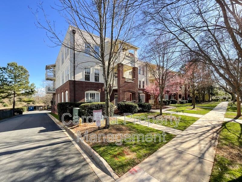 Charlotte House: 518 Clarice Ave