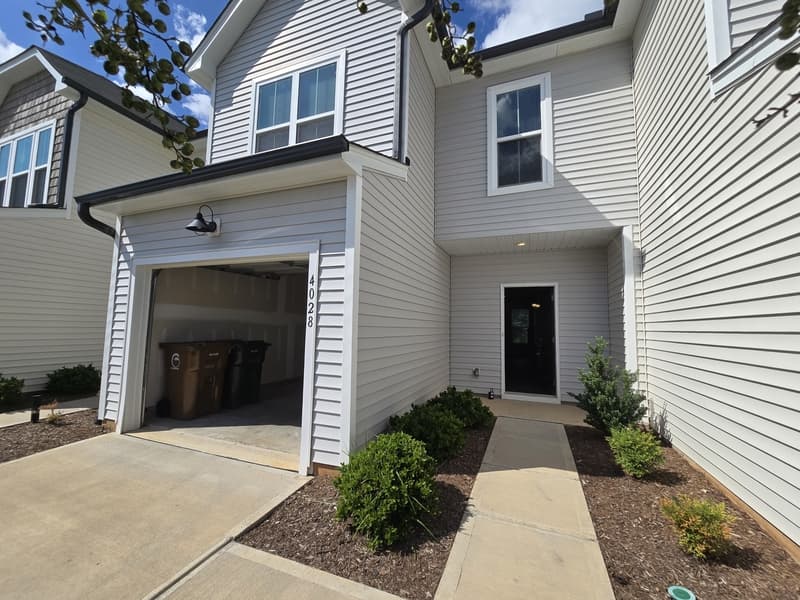 Jamestown Townhome: 4028 Beckton Trail