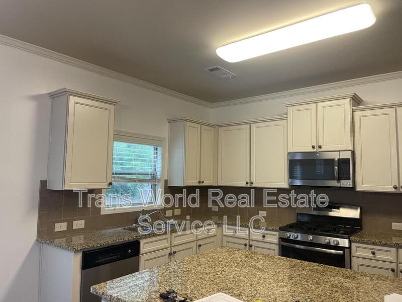 Lawrenceville House: 765 Westmoreland Lane Northeast