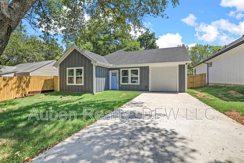 Denison House: 516 E Heron Street