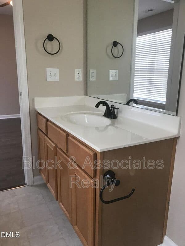Raleigh House: 9807 Castain Drive