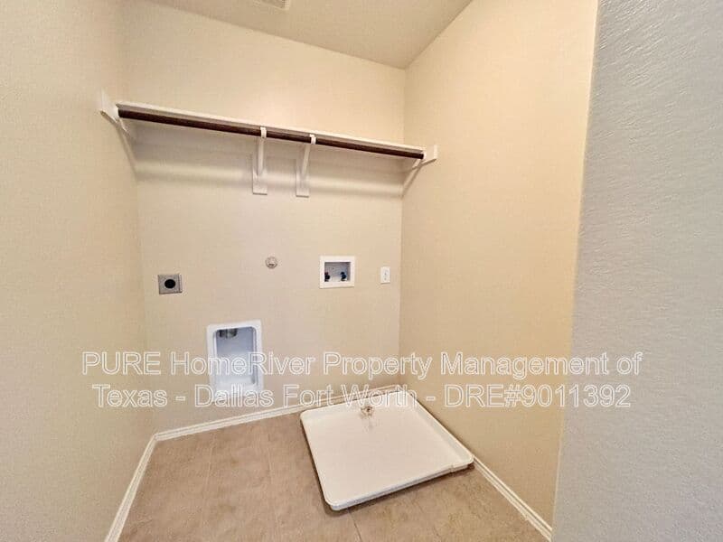 Haslet House: 809 San Miguel Trl