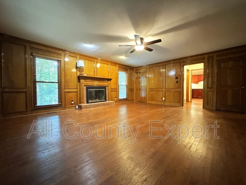 Roswell House: 11820 Highland Colony Drive