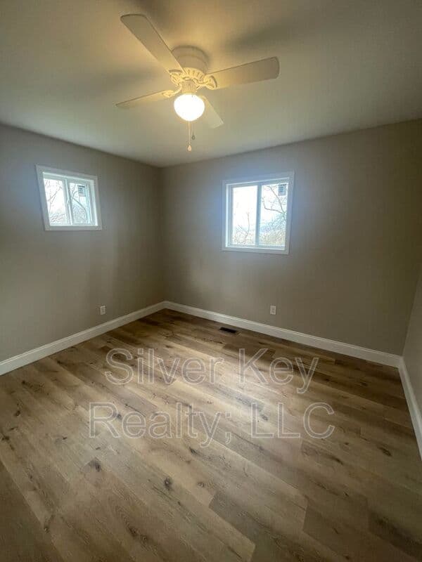 Swwetwater House: 1008 Old Highway 68