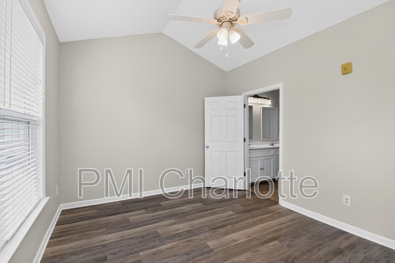 Cornelius House: 18736 Nautical Dr