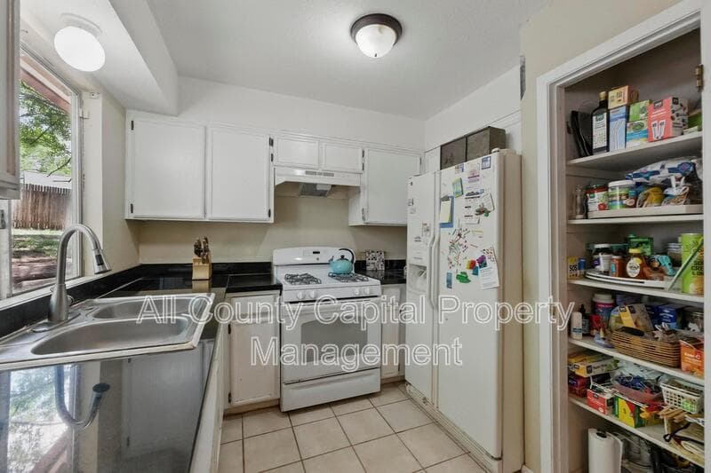 Austin House: 4802 Peach Grove Ct