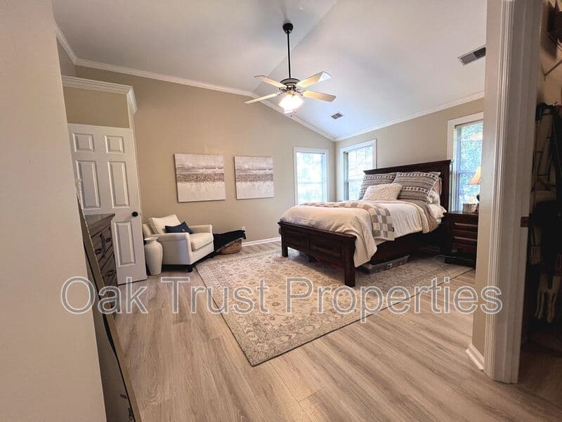 North Charleston House: 8675 Spring Chapel Ln