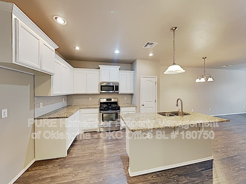 Yukon Condo: 11210 Coachmans Rd