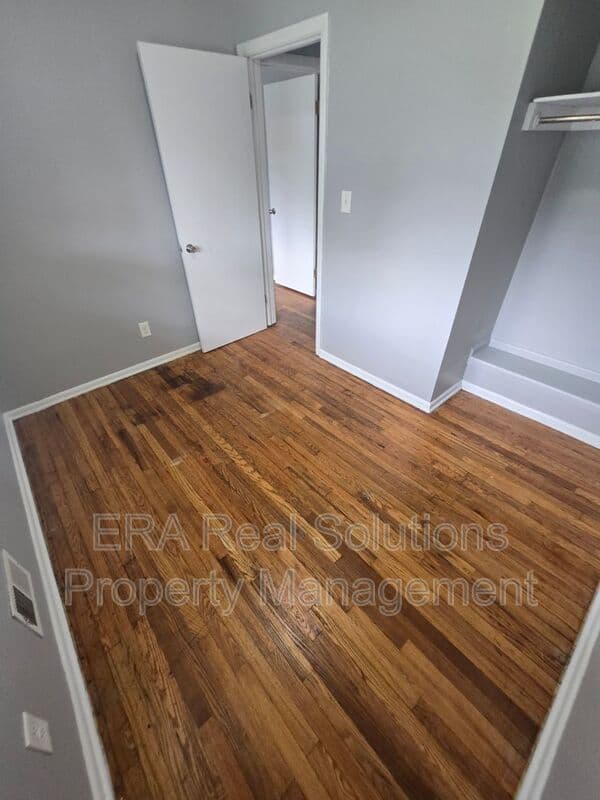 Columbus House: 1494 Selkirk Road