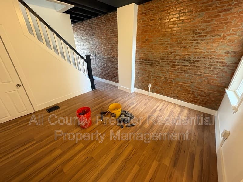 Camden House: 118 Vine Street