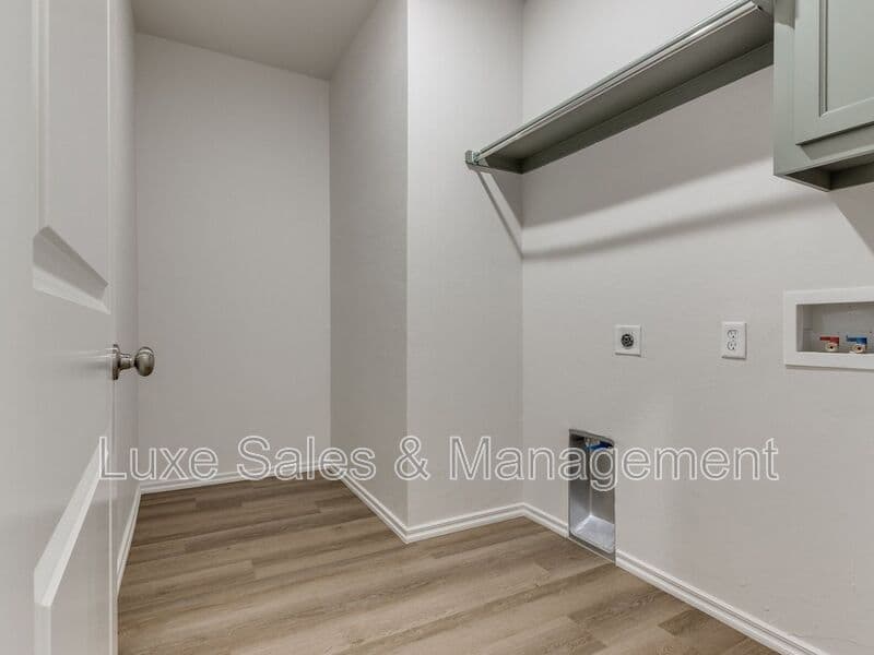 El Reno House: 1501 Pavy Parkway
