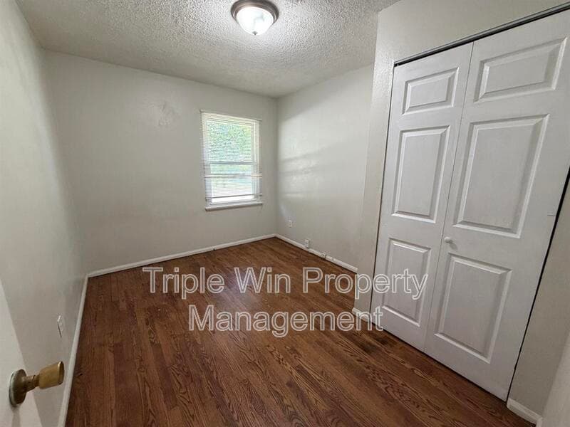 HAZELWOOD House: 6917 BERKRIDGE CT
