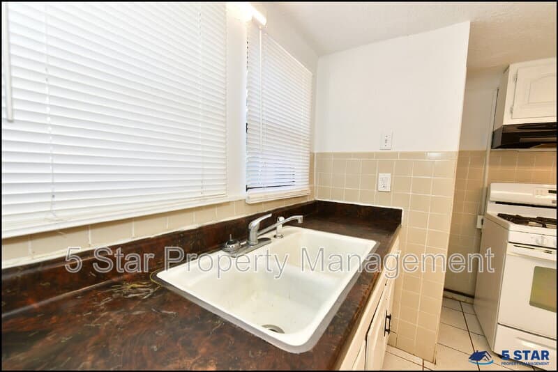 El Paso House: 7817 West Dr