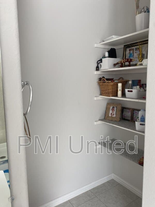 Fort Worth House: 429 Halwin Drive