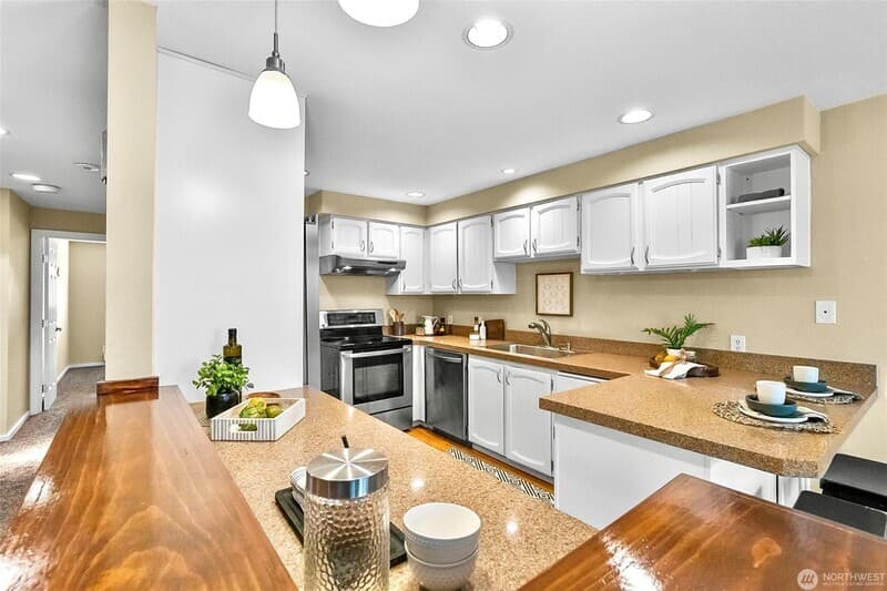 kirkland Condo: 629 Kirkland Way