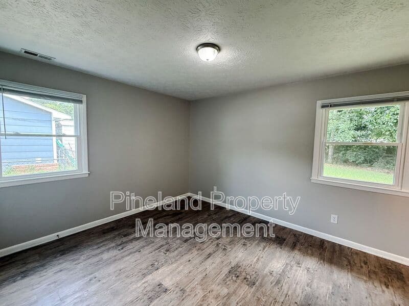 Fayetteville House: 2233 Delta Dr