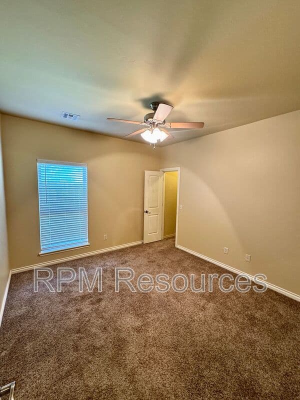 Edmond Condo: 13821 Oxford Dr