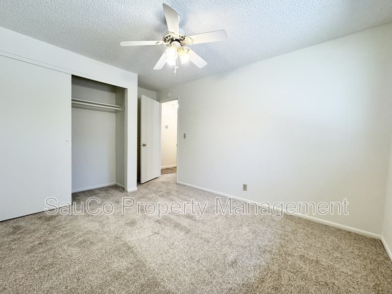 Hillsboro House: 1958 Northeast Darby Street