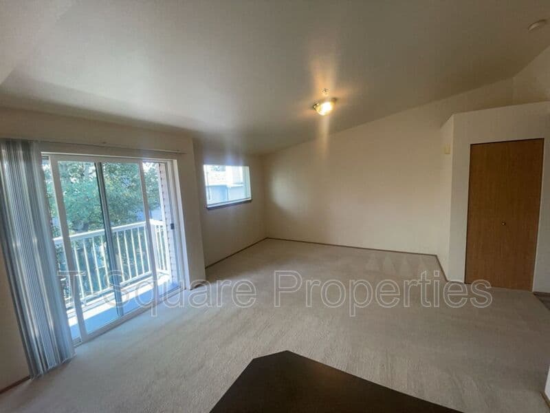Everett House: 8830 3rd Ave SE