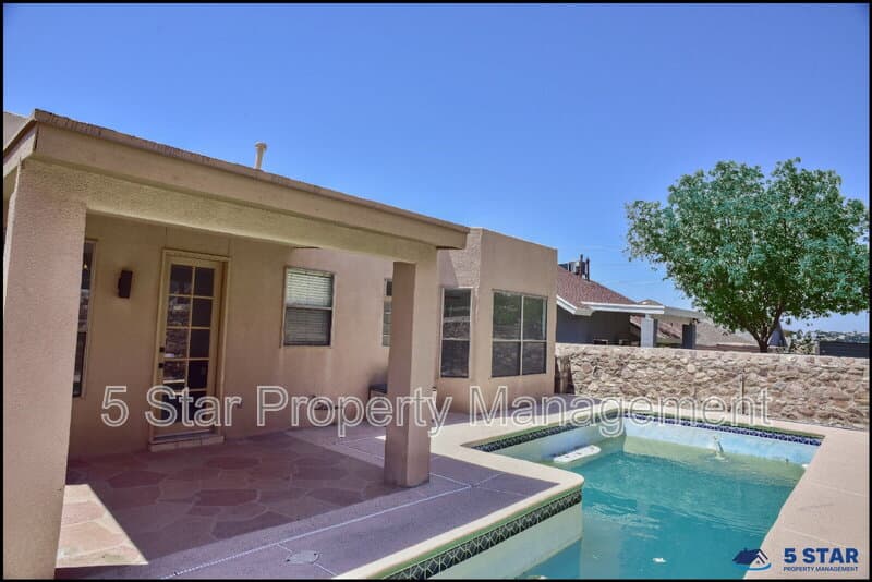 El Paso House: 7959 Morning Dawn Avenue !!