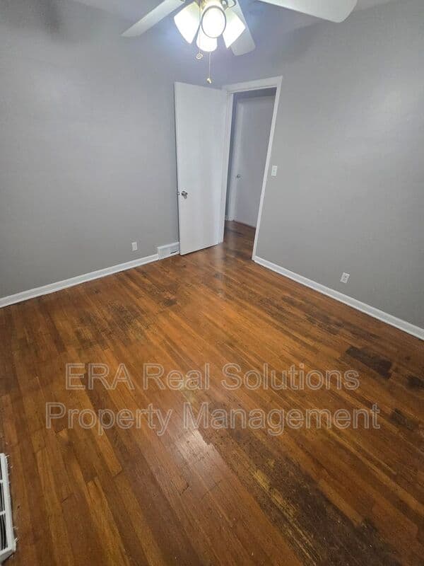 Columbus House: 3050 Clermont Rd