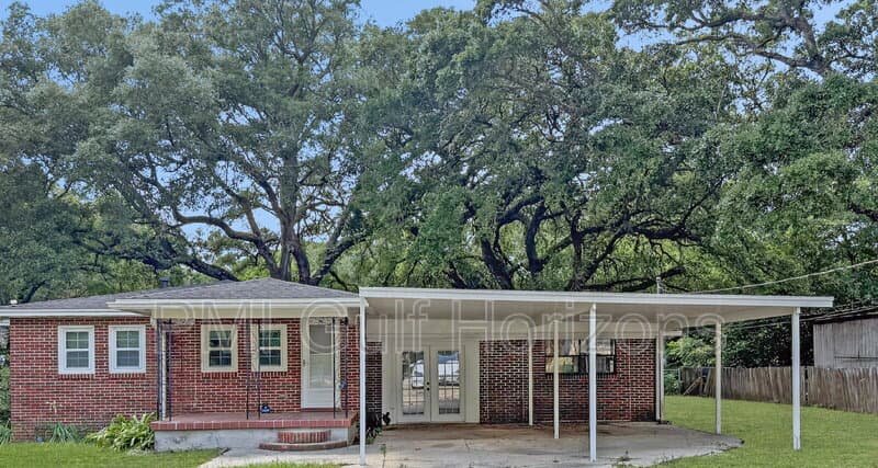 Pensacola House: 635 Colbert Avenue