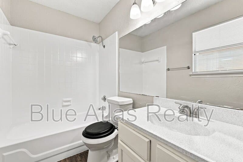 Dallas House: 10324 Whitingham Drive