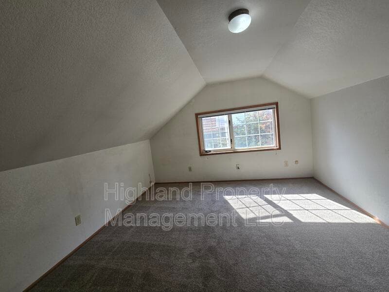 Pullman Condo: 322 W Main St.