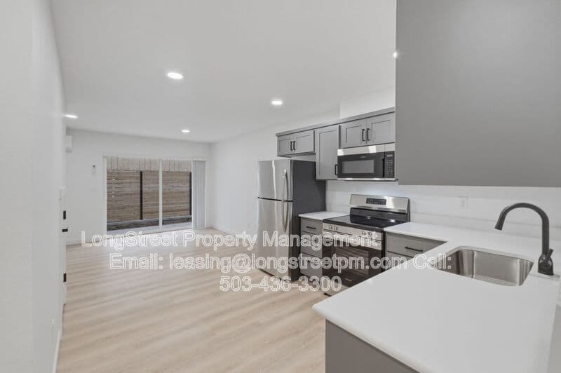 Philomath Townhome: 826 S 19th St