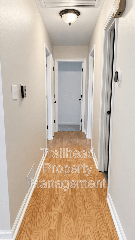 Blue Springs House: 409 NE Duncan Rd